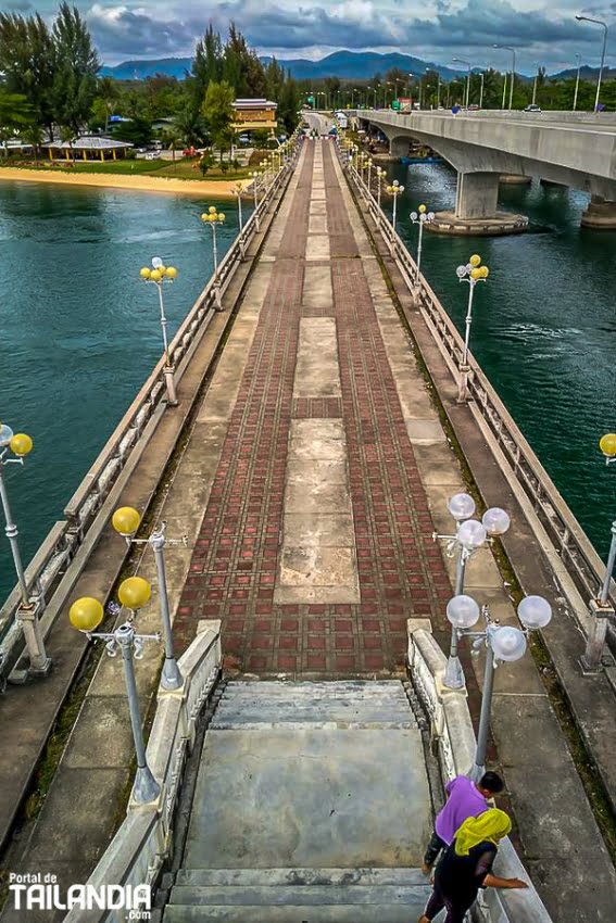 Antiguo puente de acceso a la isla de Phuket