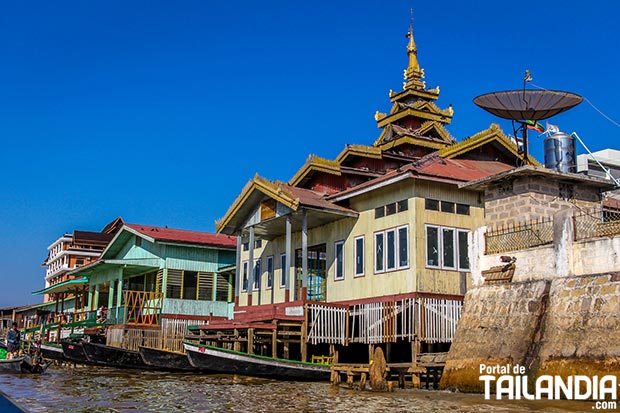 Monasterios en lago Inle de Myanmar