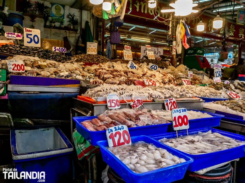 Pescado y marisco en mercado de Huay Khwang