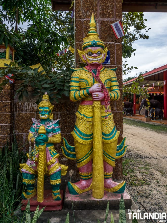 Guardianes Wat Pa Chai Wararam de Buriram