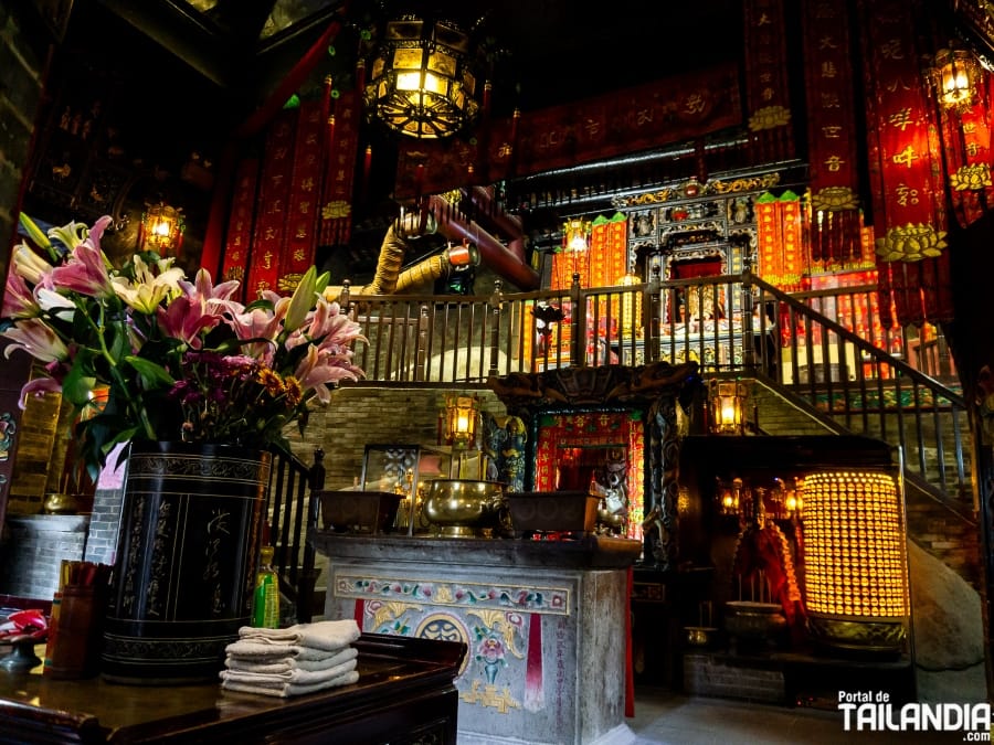 Explorando el templo Lin Fa Kung en Hong Kong