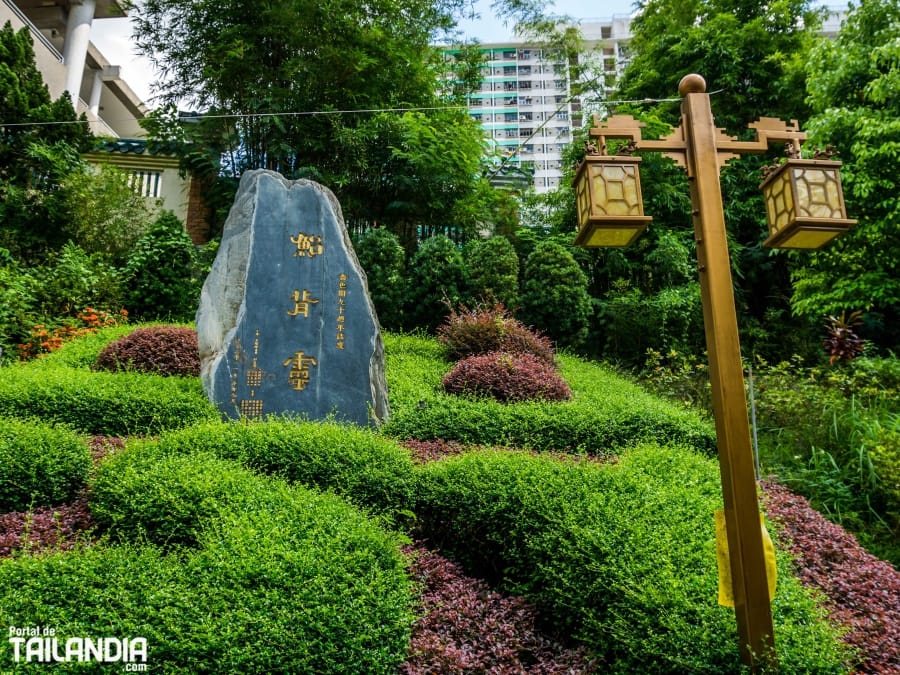Descansando de Hong Kong en uno de sus jardines