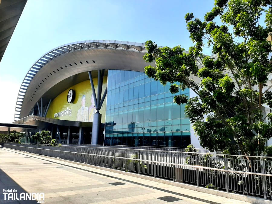 Exterior de la nueva estación de tren de Bangkok