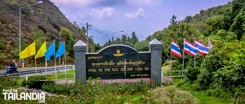 Accediendo a las pagodas de Doi Inthanon