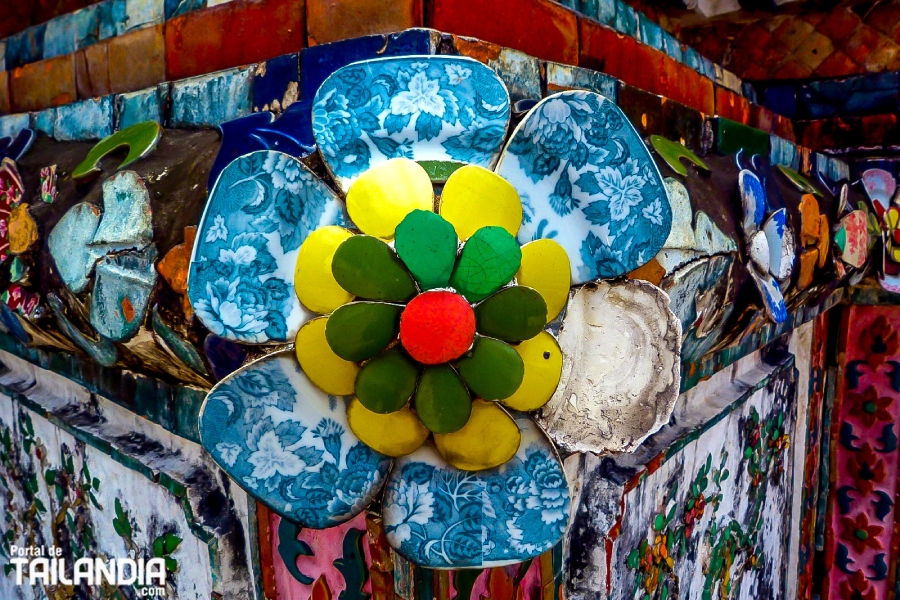 Adornos de la pagoda de Wat Arun en Bangkok