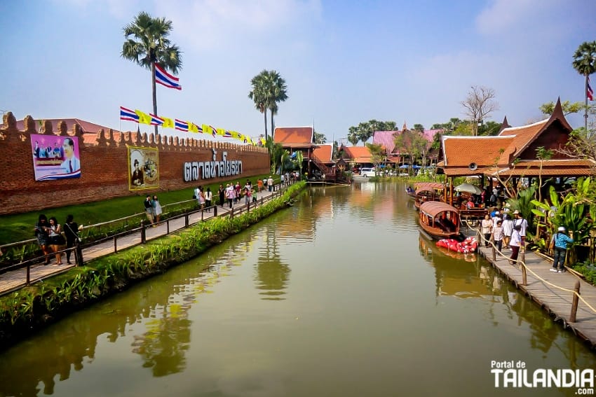 Canal principal del mercado de Ayutthaya