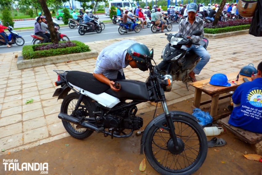 Cruzar Vietnam en moto local