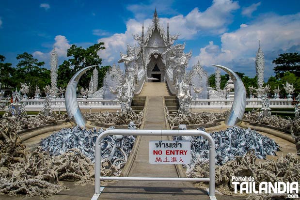 Entrada santuario de Chiang Rai