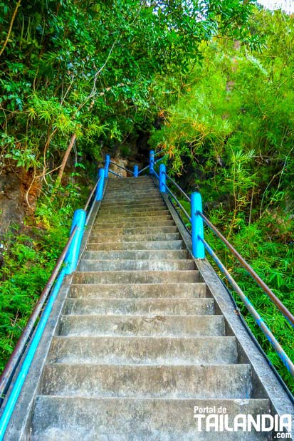 Escaleras al templo de Krabi