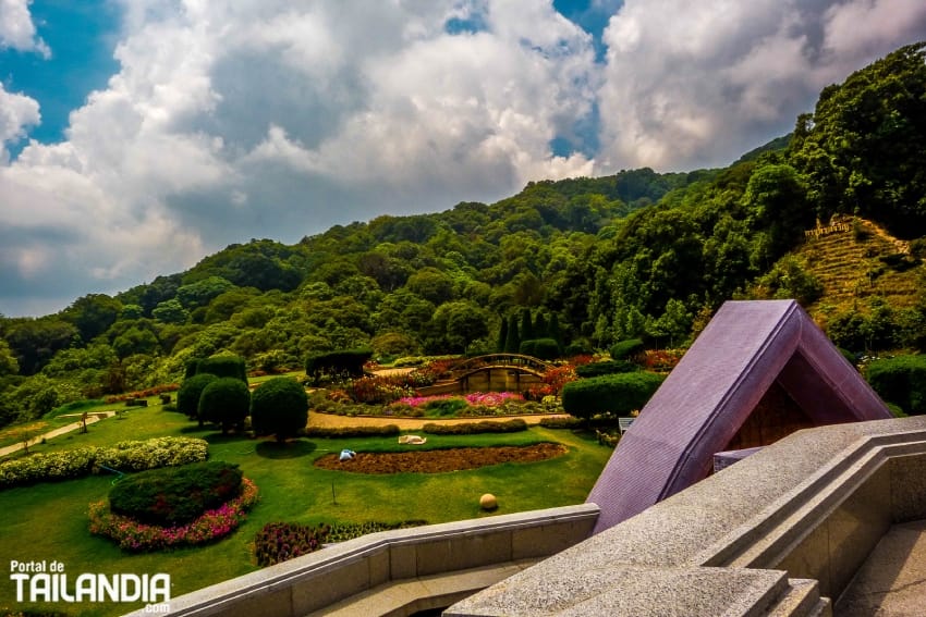 Jardines en la cima de la montaña