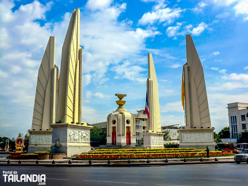 Monumento de la democracia en Bangkok