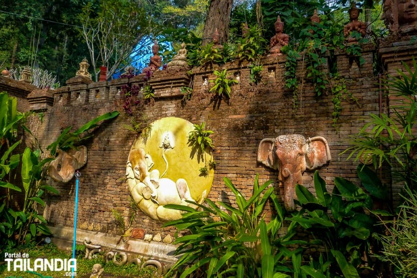 Paseando por el Wat Phalad de Chiang Mai