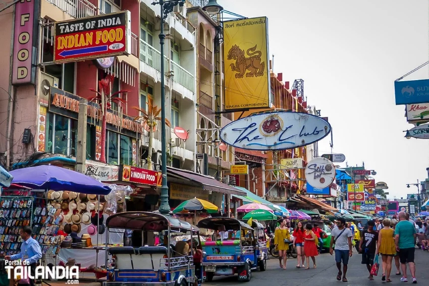 Tuk tuks en Khao San Road de Bangkok