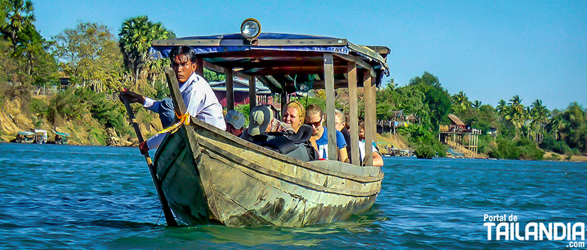 Barcas entre las 4000 islas de Laos
