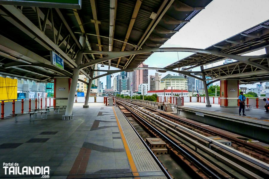 Estación de BTS Skytrain en Sukhumvit