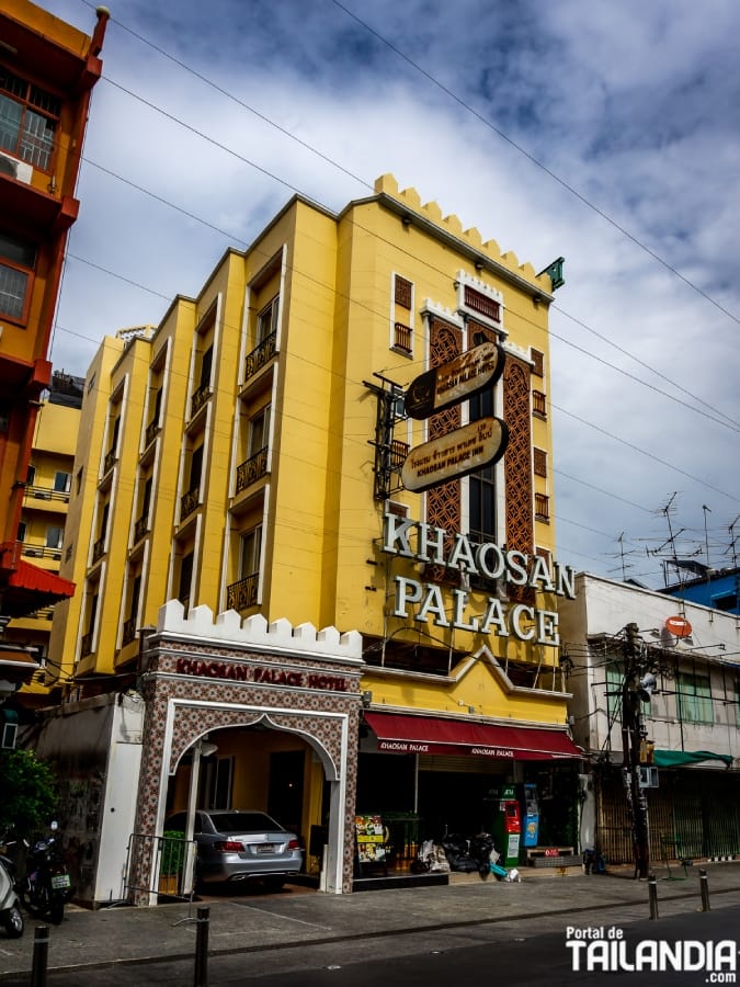 Explorando Khao San road en la capital de Tailandia