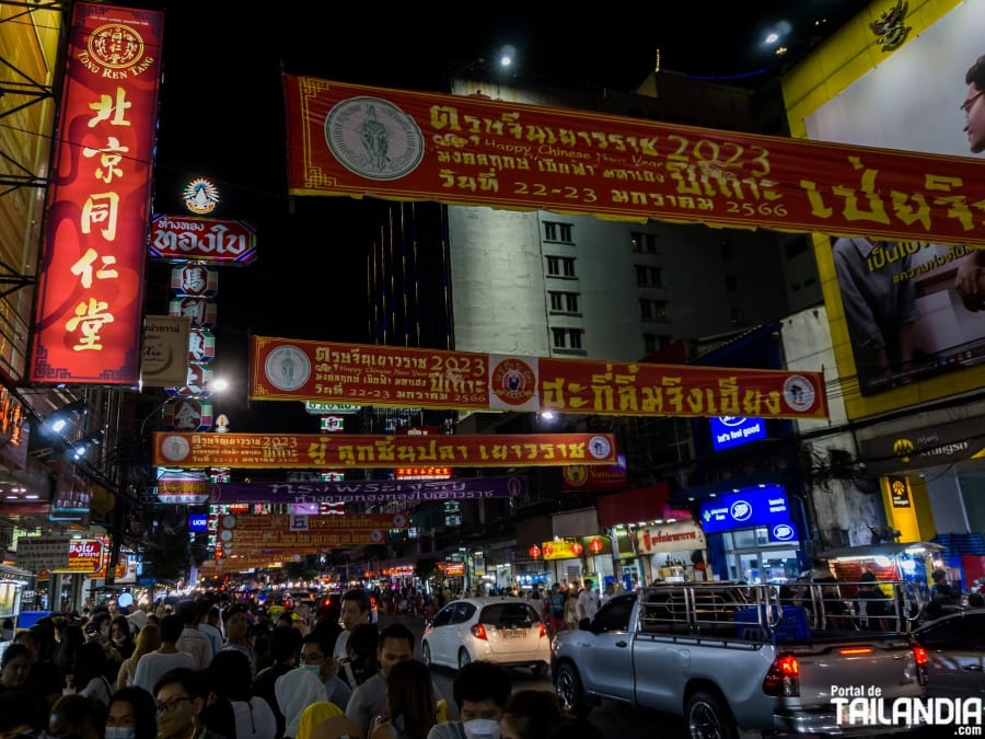 Mercado nocturno del barrio chino de noche Yaowarat