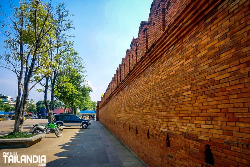 Muralla en Chiang Mai de Tha Phae