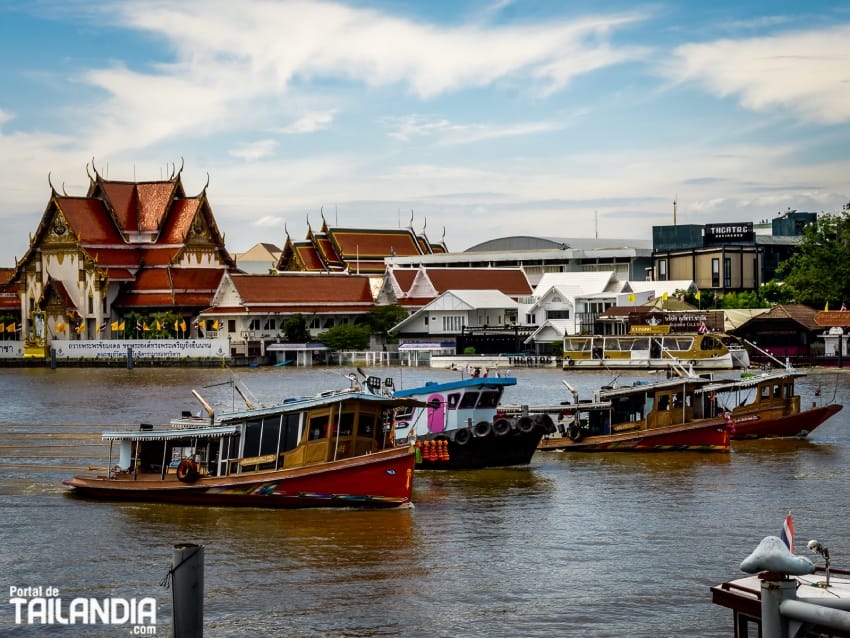 Navegando por el río Chao Phraya de Bangkok