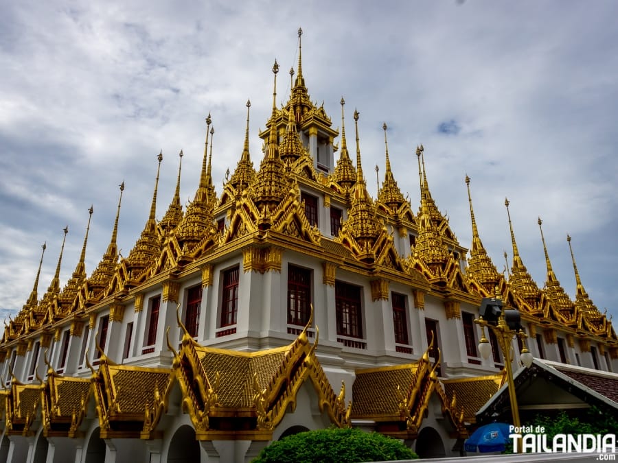 Visitar el Wat Ratchanatdaram y Loha Prasat