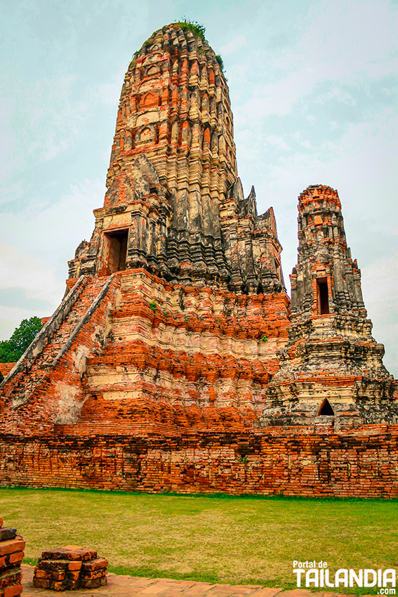 Explorando templos de Ayutthaya