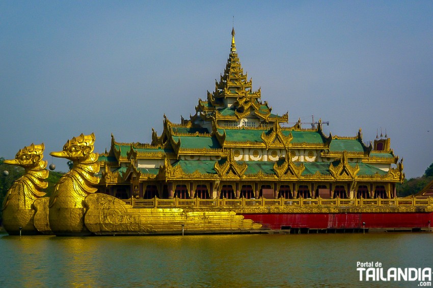 Lago Kandawgyi en Yangon, Myanmar