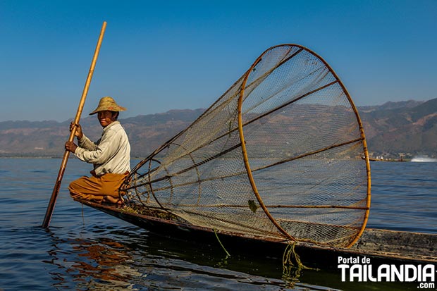 Trabajando en lago de Myanmar