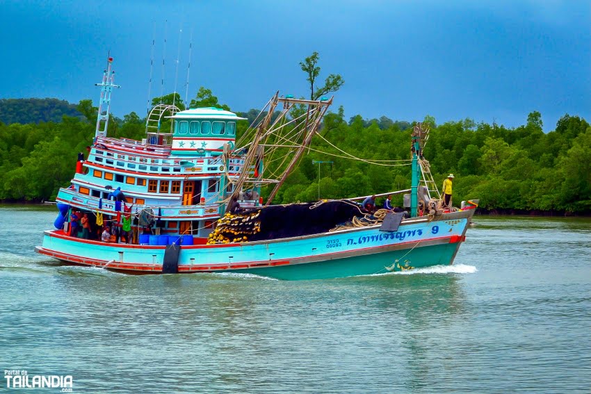 Navegando por sur de Tailandia