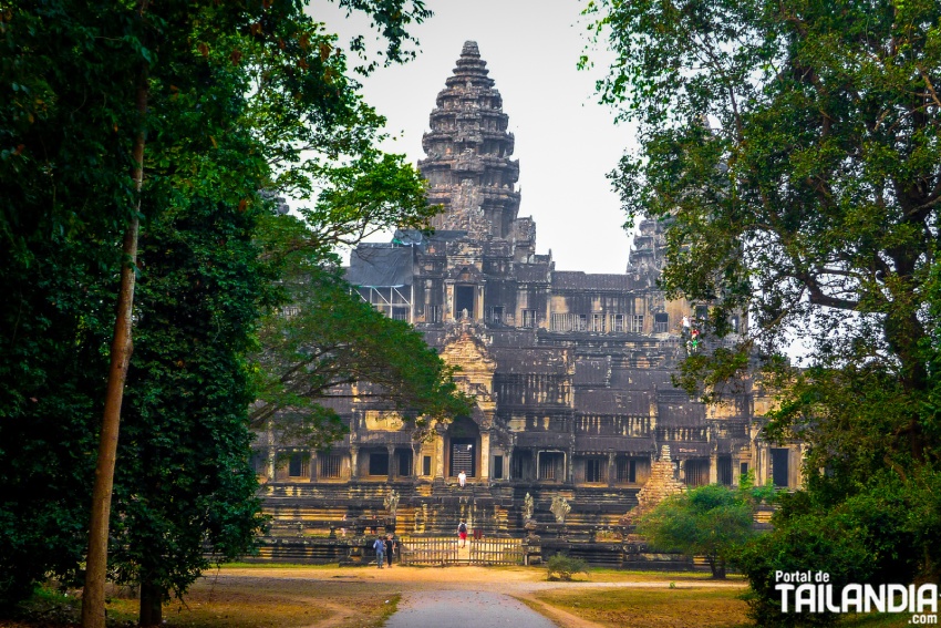 Templos de Camboya en la selva