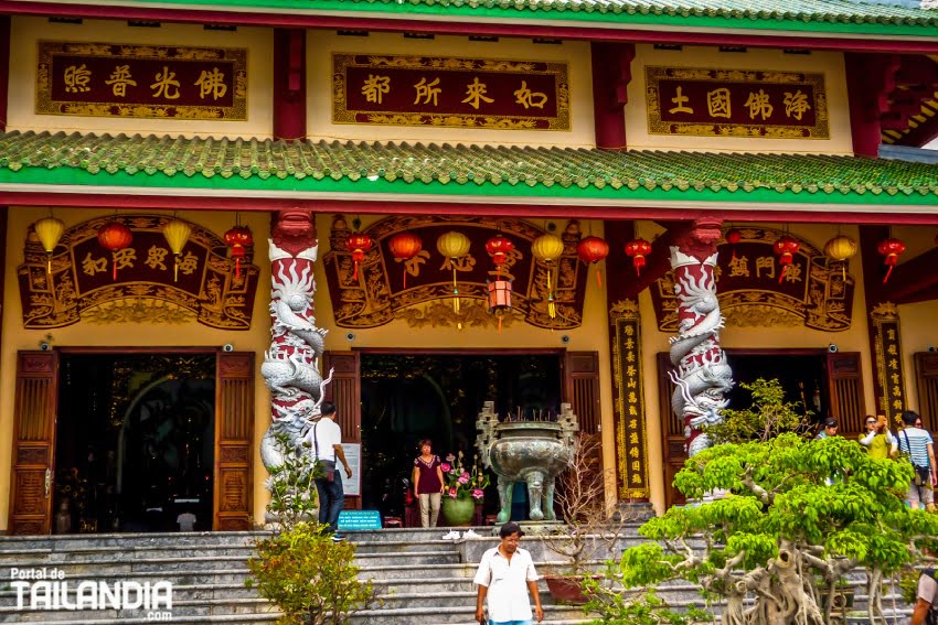 Accediendo al templo Chua Linh Ung