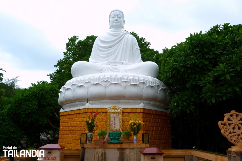 Buda en templo de Vung Tau Vietnam
