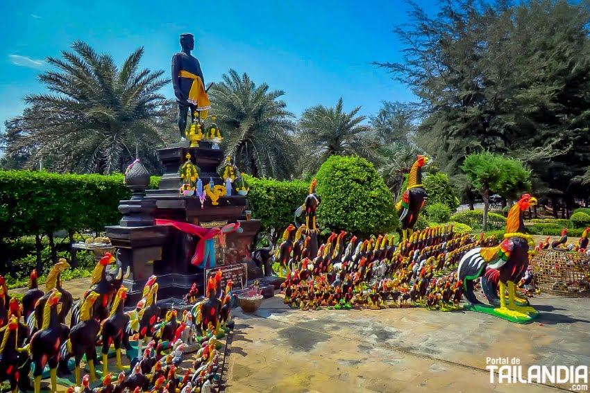 Estatua del rey Naresuan en Cha-Am