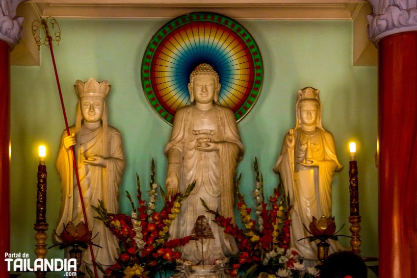 Interior templo Chua Linh Ung de Da Nang