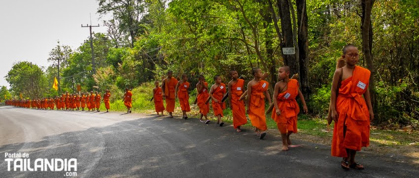 Monjes budistas en Tailandia