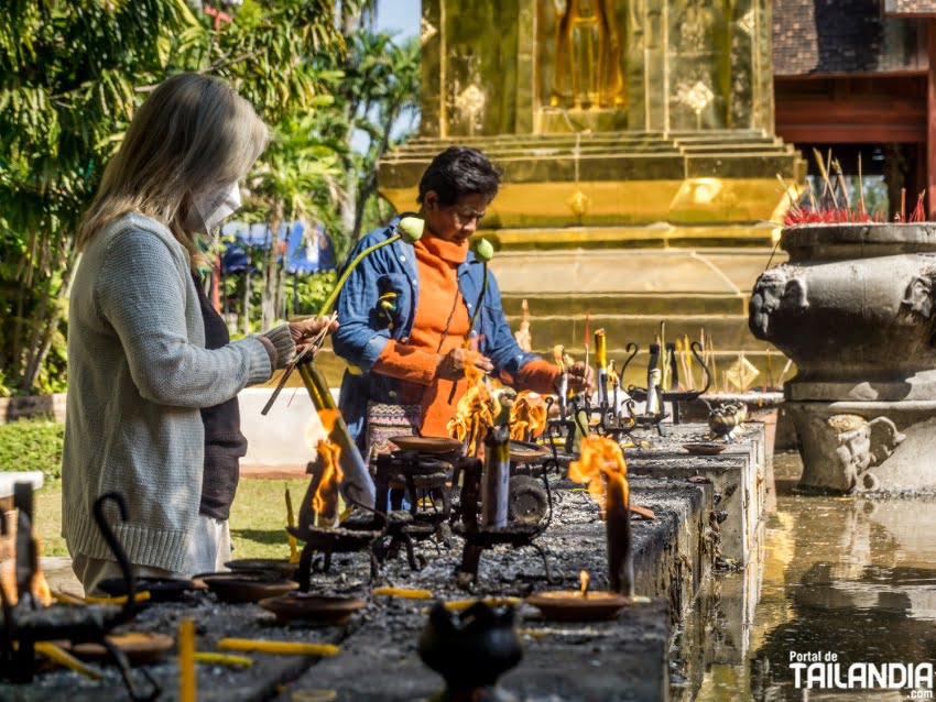 Practicando el budismo en Tailandia