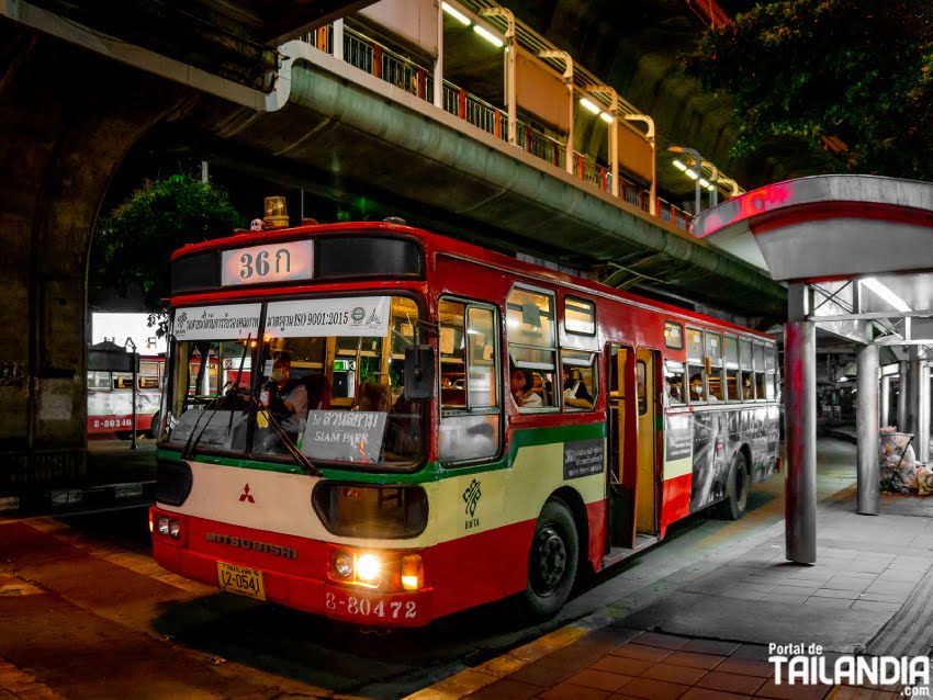 Autobús de trasnporte público en Bangkok