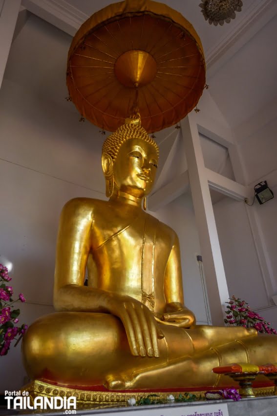 Buda del templo Wat Saket en Bangkok 