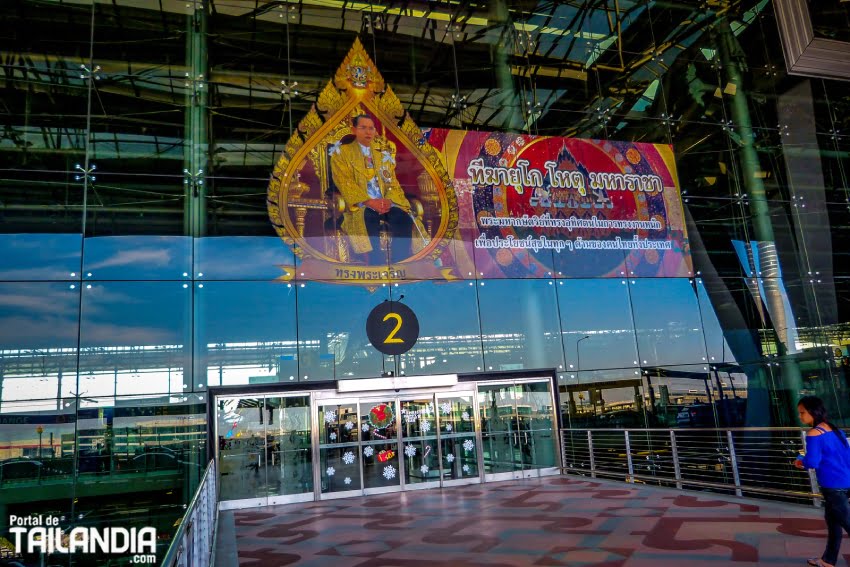 Entrada al aeropuerto de BKK