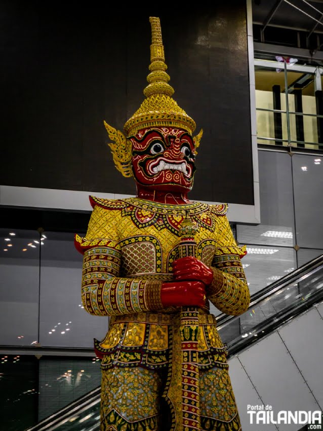 Figuras en el Aeropuerto de Bangkok