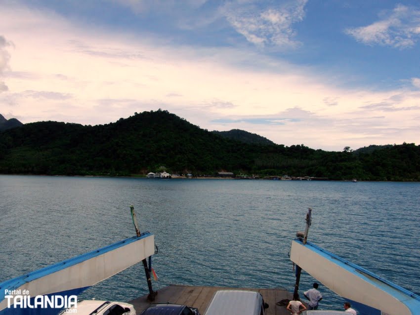 Llegando en ferry a Koh Chang