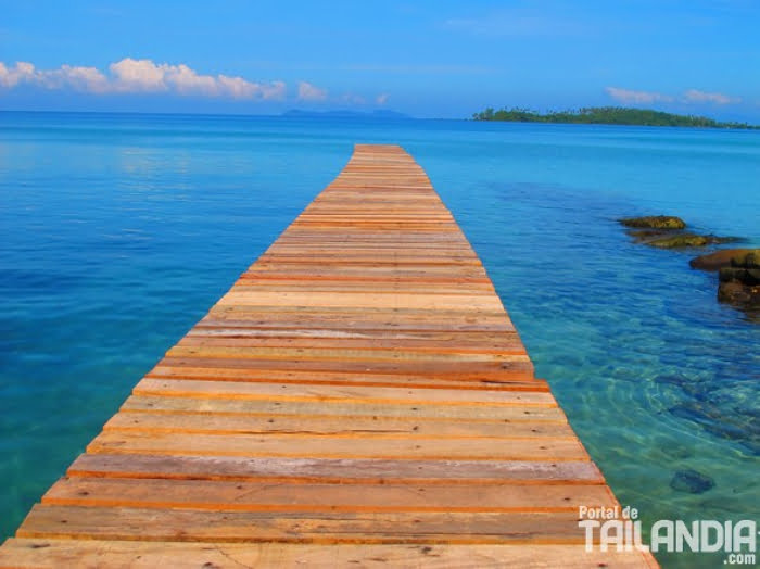 Muelle de madera en Koh Kut