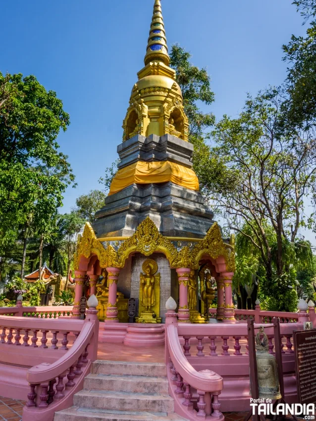 Pagoda del exterior del recinto Chang Erawan