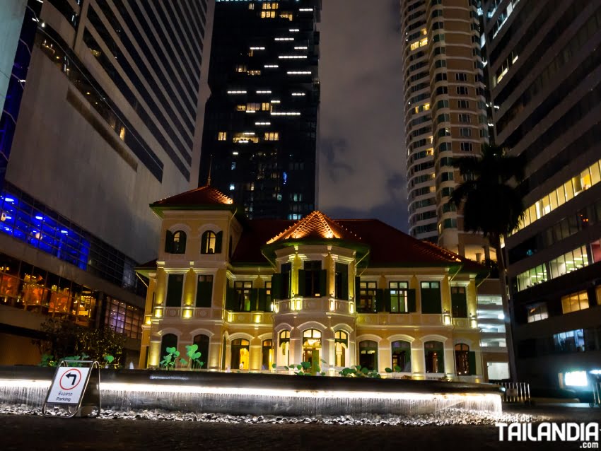 Zona de Sathorn en Bangkok.jpg