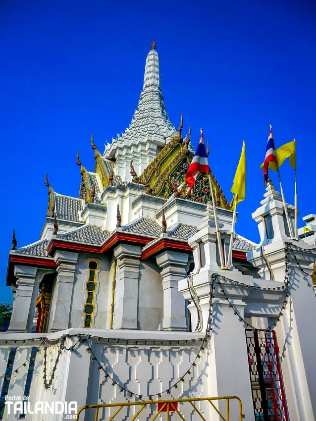 Accediendo al Lak Muang de Bangkok