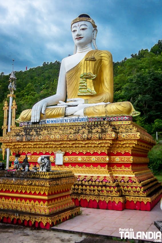 Buda en Wat Phra Non en Mae Hong Son