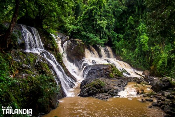 Cascada de Mae Hong Son Phasua