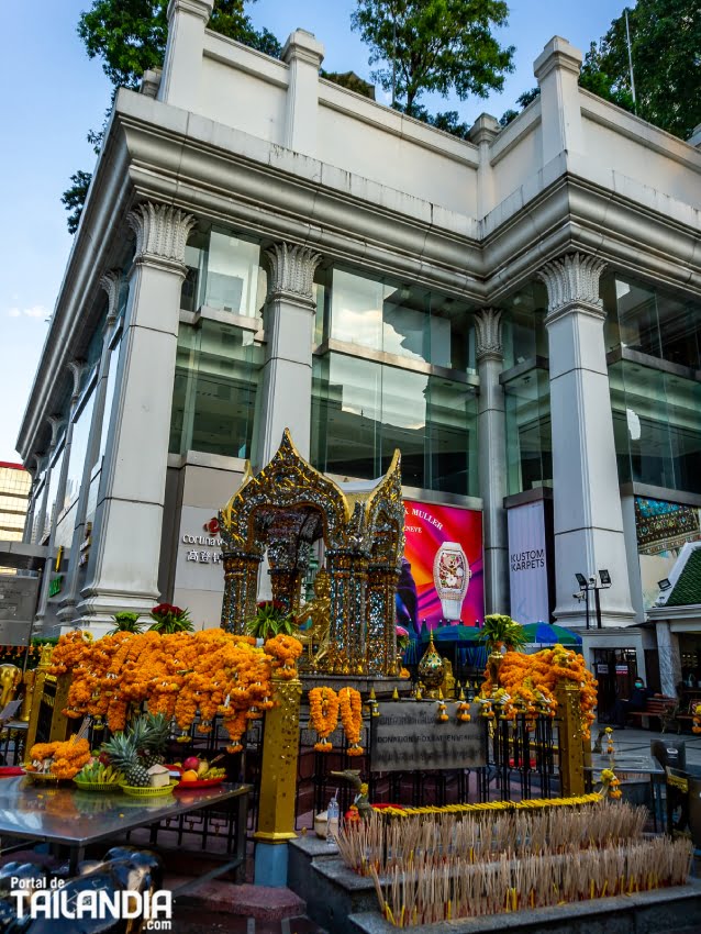 Centro comercial y santuario de Erawan