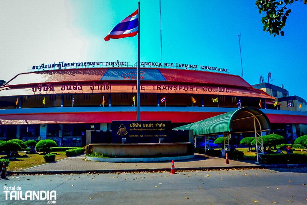 Entrada a la estación de autobuses de Mo Chit