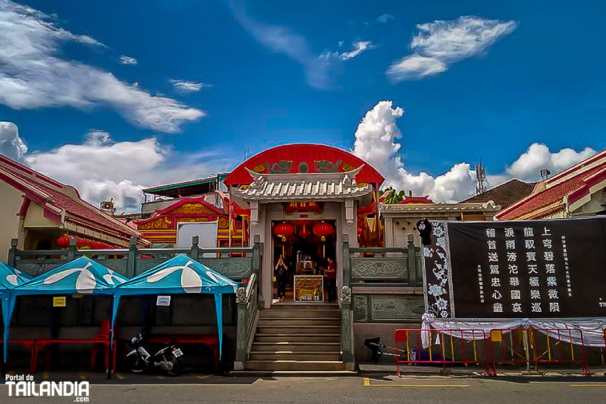 Entrada al Templo Chino Jui Tui de Phuket