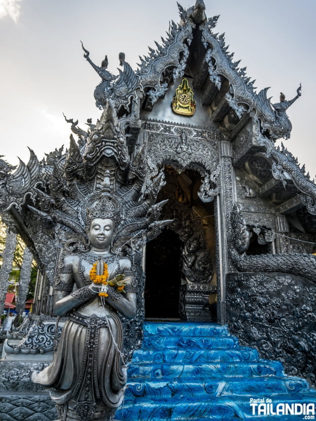 Entrada al templo Wat Sri Suphan